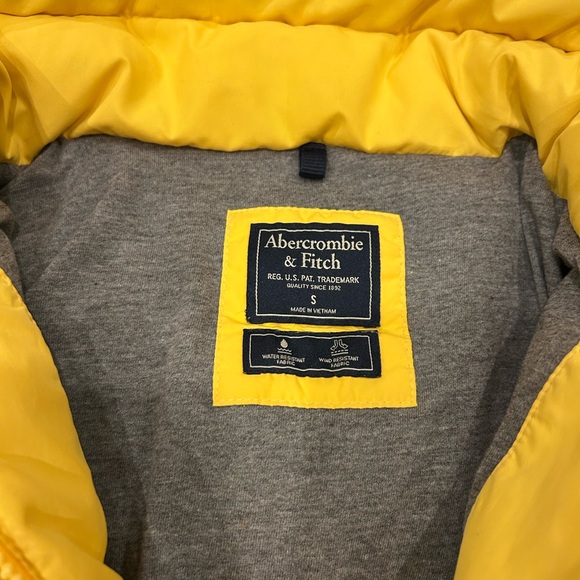 ABERCROMBIE & FITCH yellow puffer jacket - Picture 9 of 10